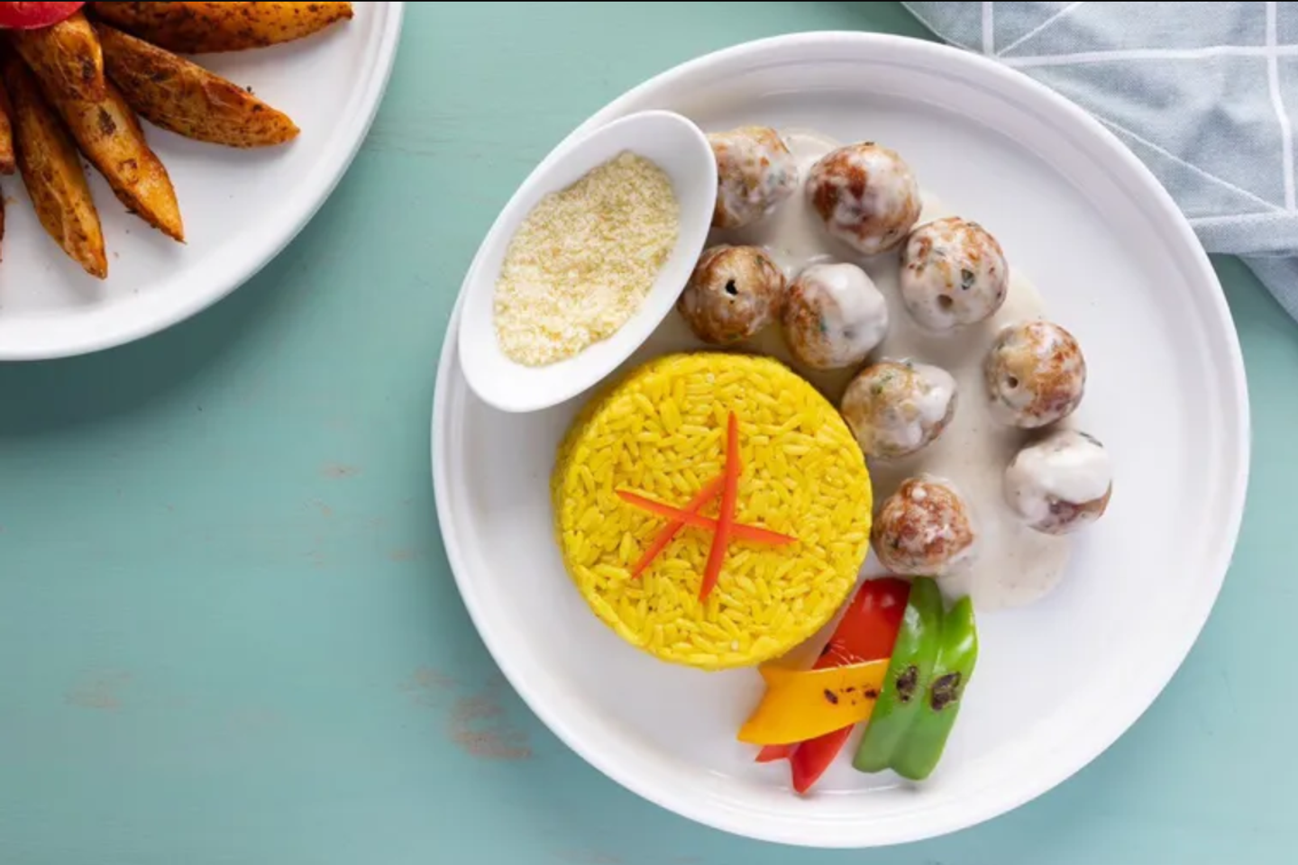 Chicken Balls With Potatoes And Cheese Sauce