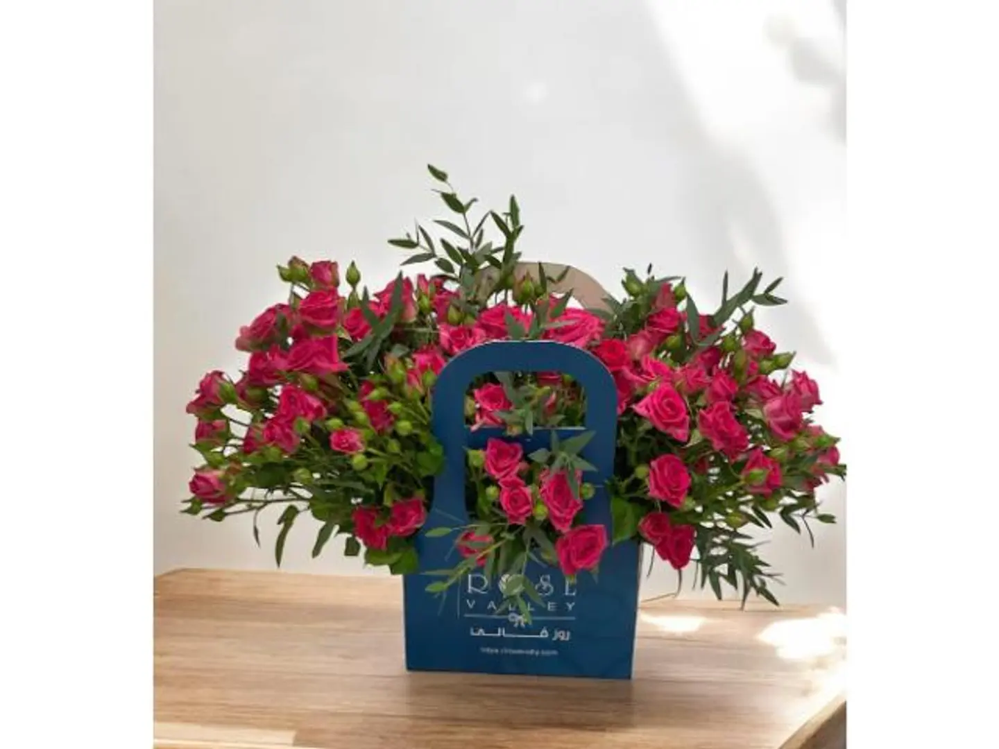 بوكس روز فالي مع 10 أغصان