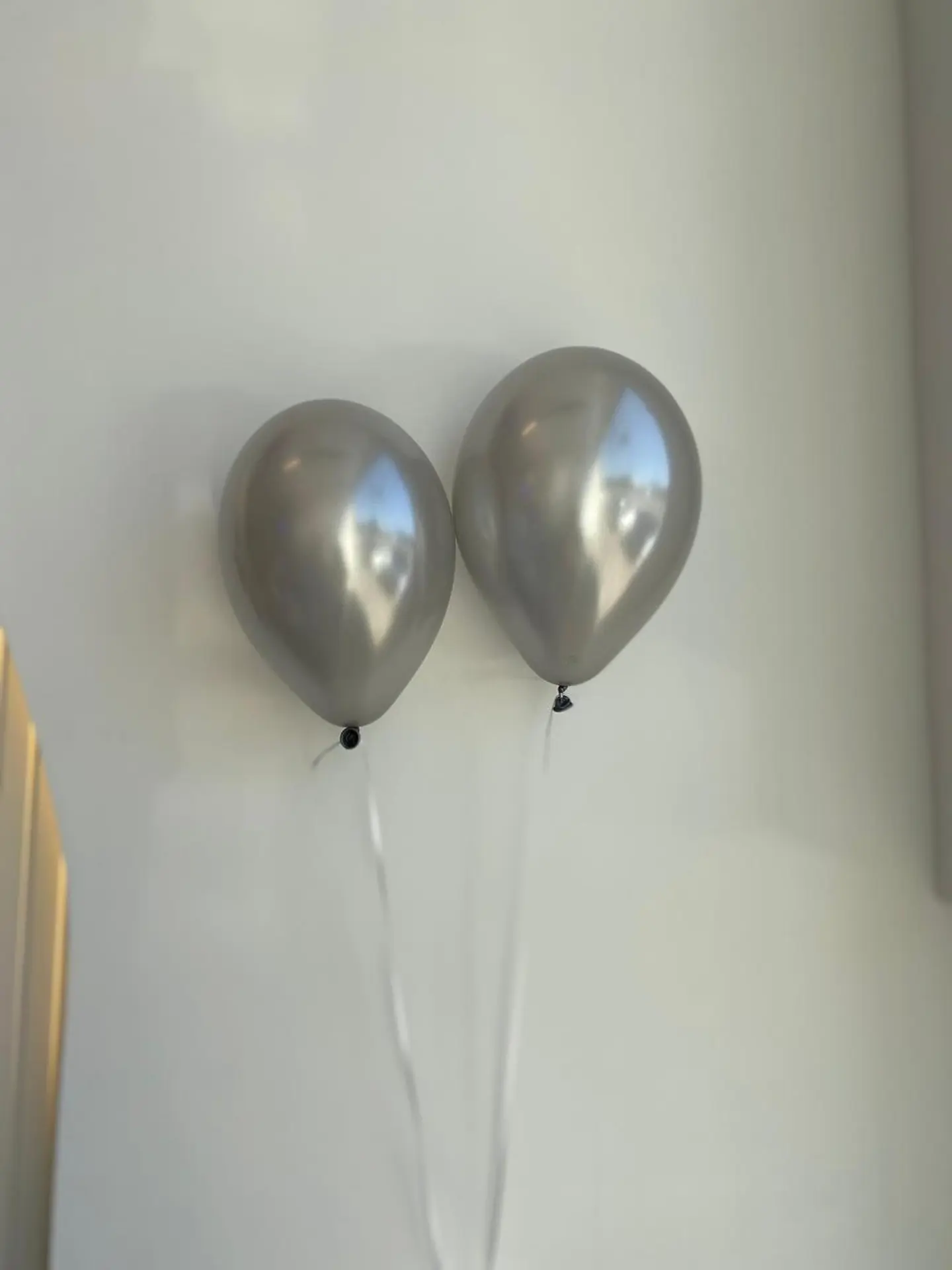 بالونات هيليوم رمادية