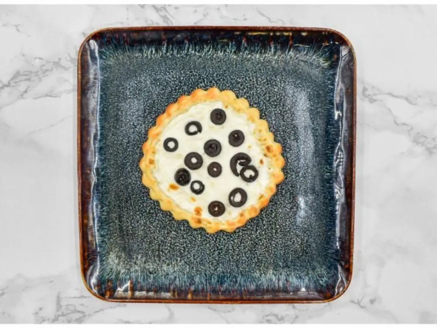 منقوشة لبنة بالزيتون