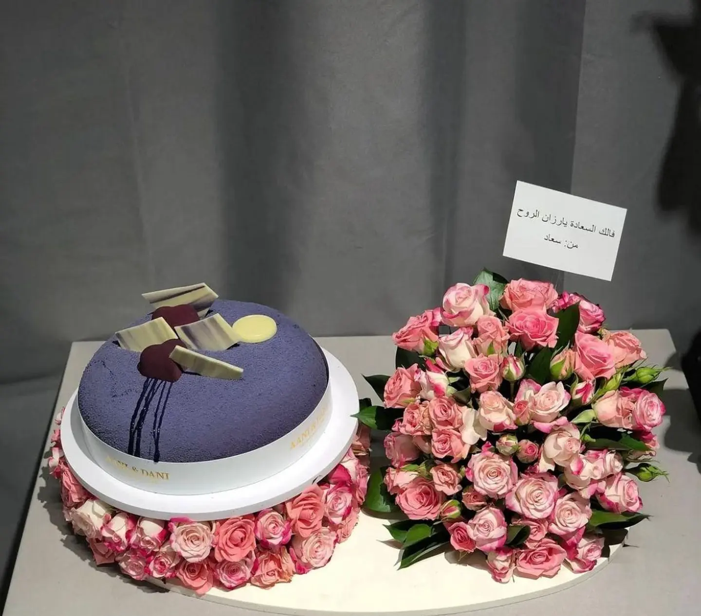 كيك اني وداني مع الورد