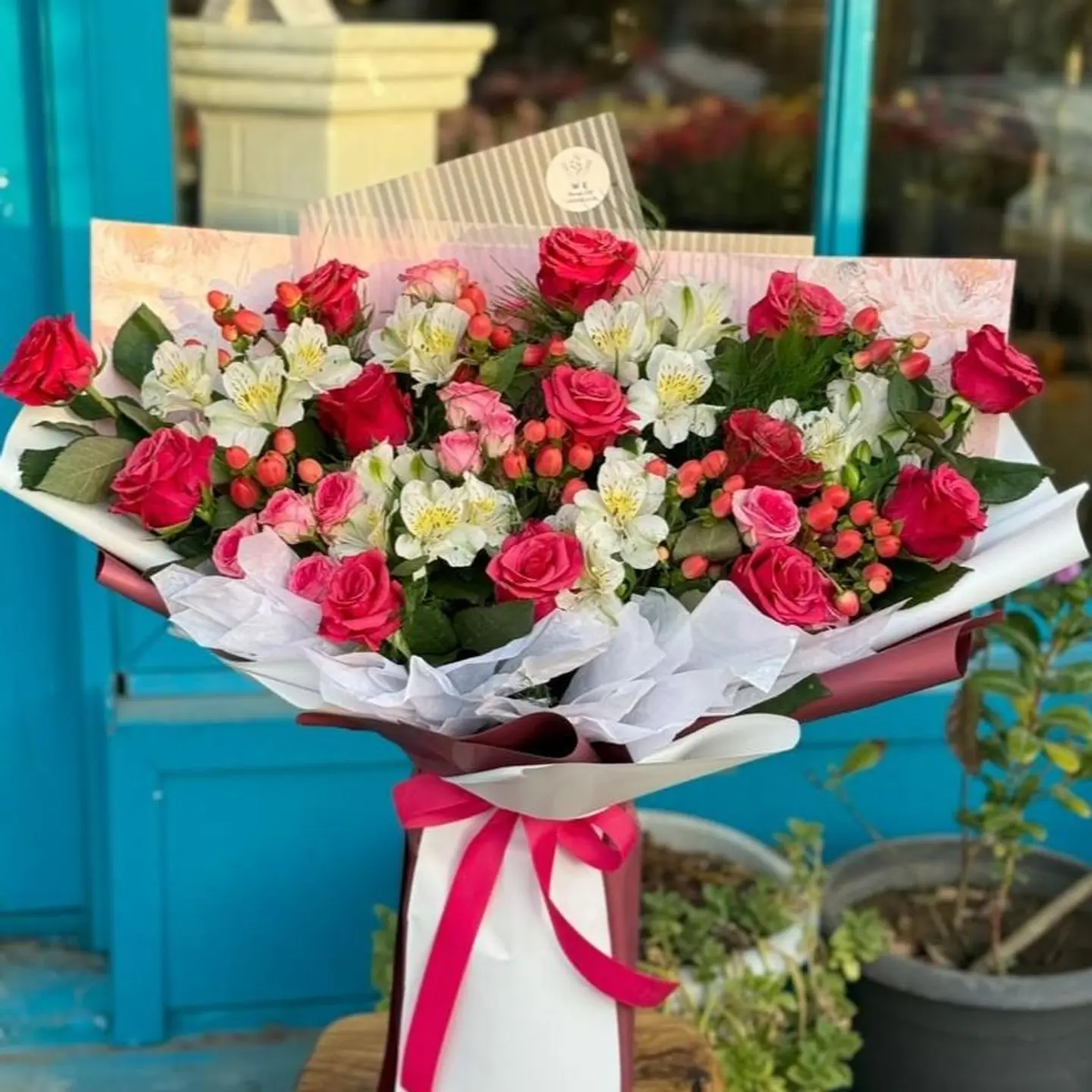 باقة ورد وردي و ابيض