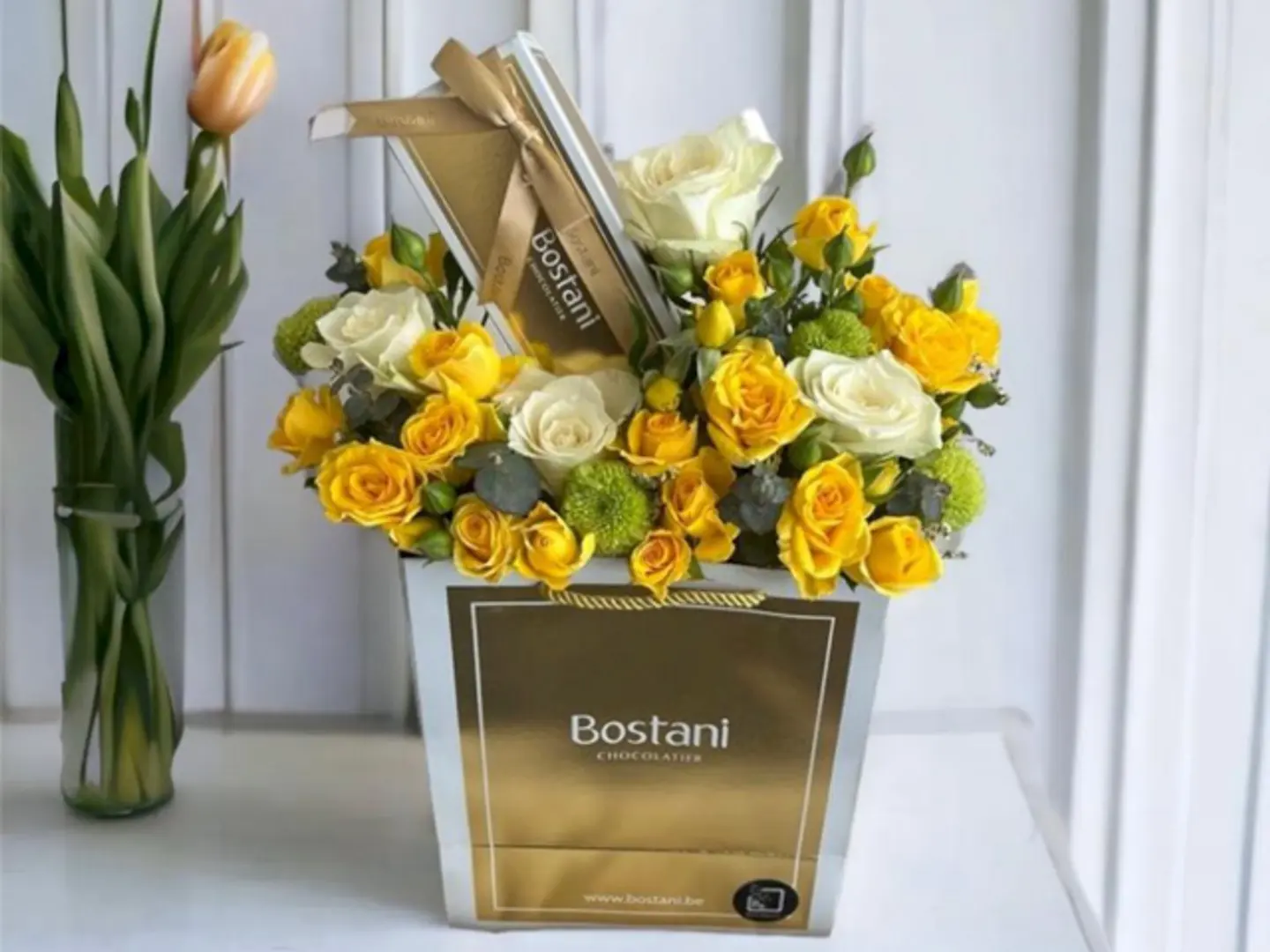 Bostani Box With Natural Flowers 1