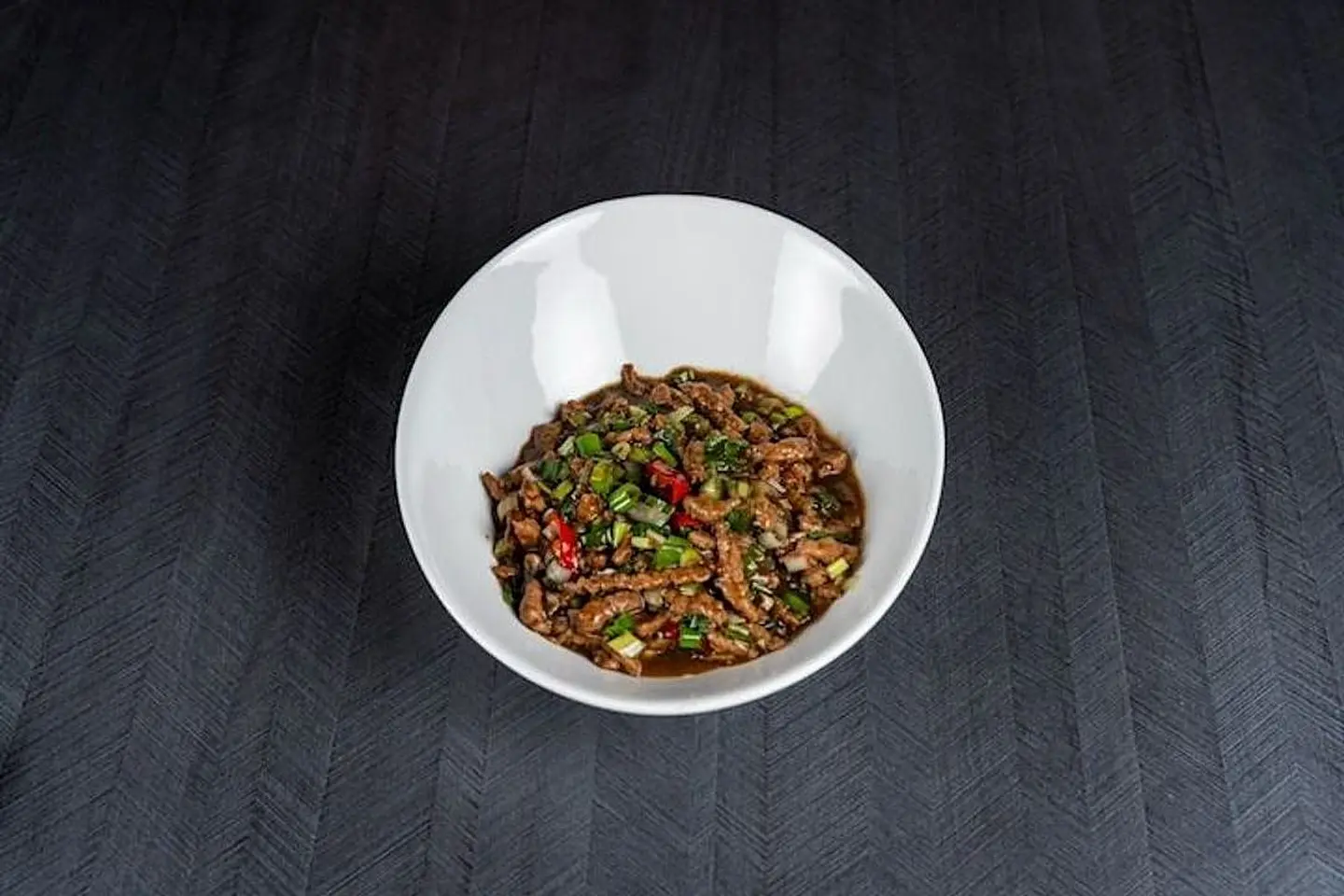 اللحم البقري مع الفلفل الحار والثوم