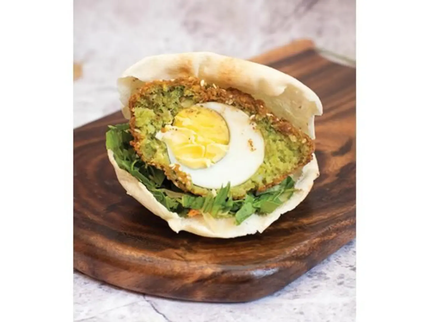 فلافل بيض و جبن وسلطة