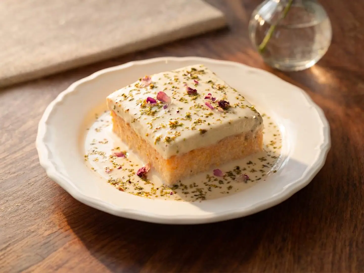 Aqili Cake With Tahiniah Sauce