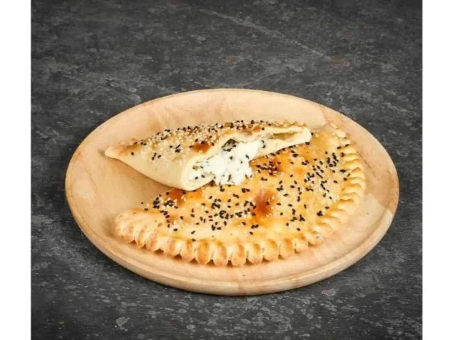 فطيرة جبن حلوم