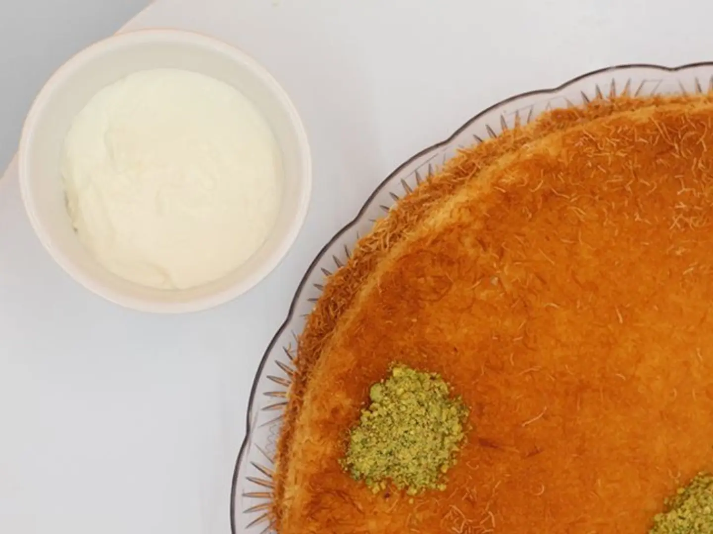كنافة قشطة وسط