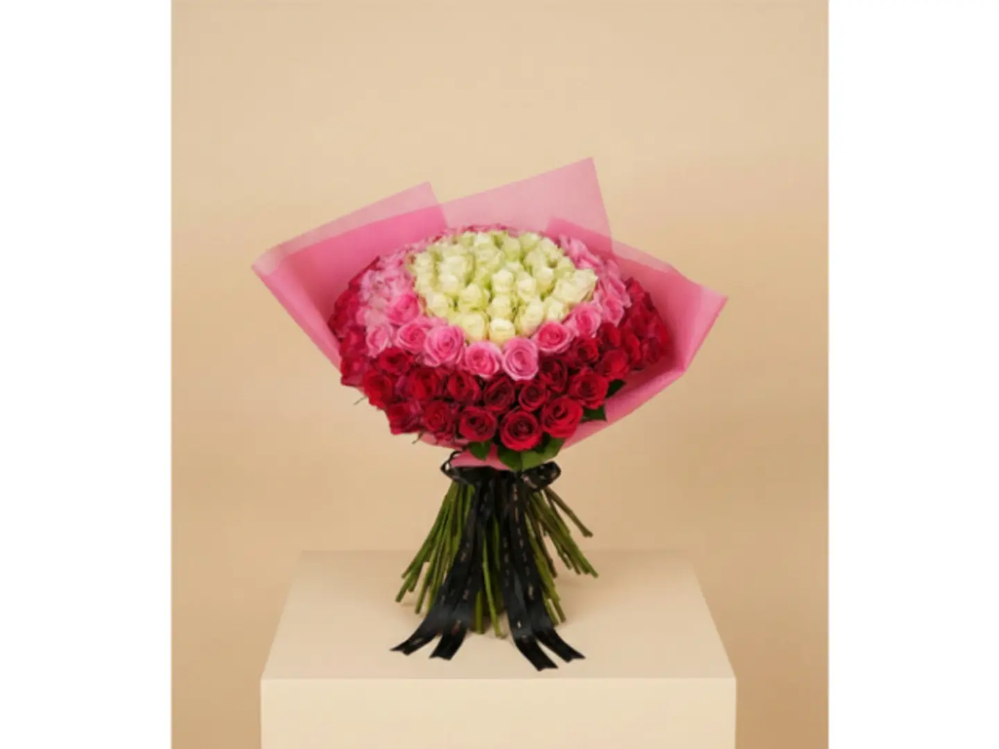 باقة ورد مدارنا المتدرج 100 وردة