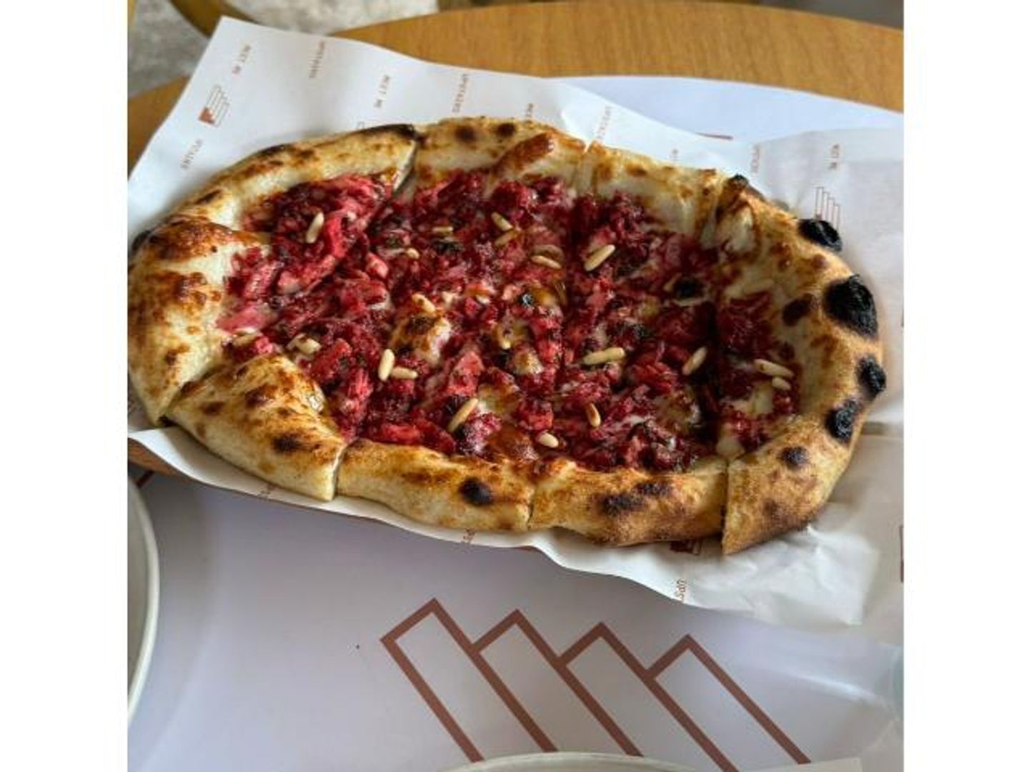 خبز مسطح بدجاج مسخن