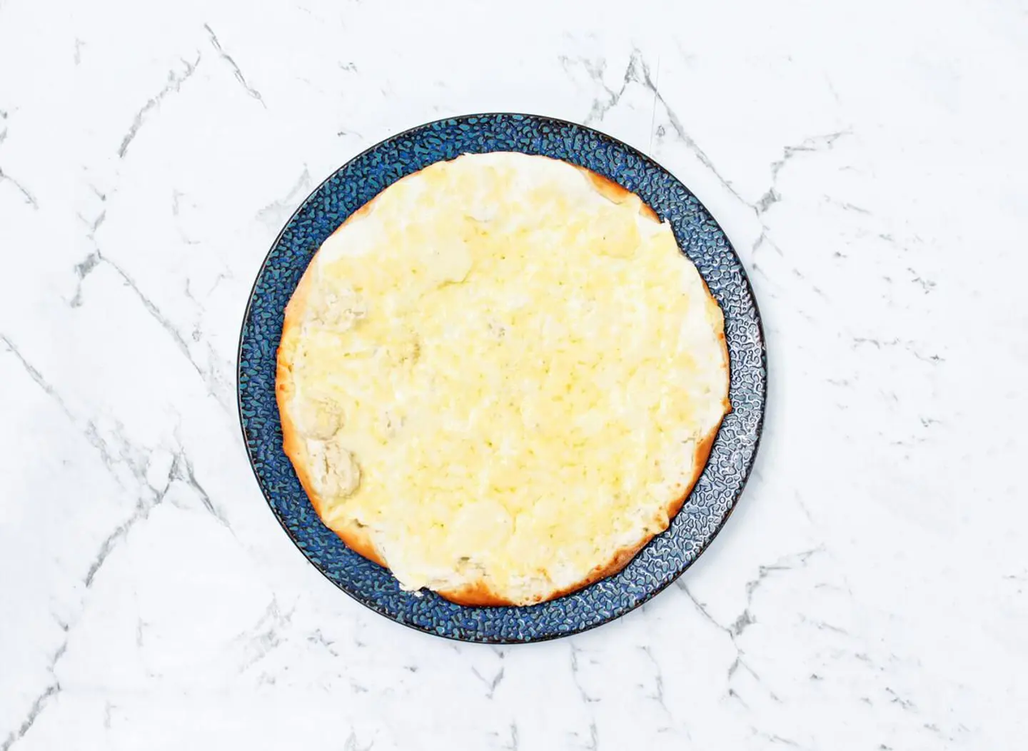 فطيرة جبنة موزاريلا مشروحة