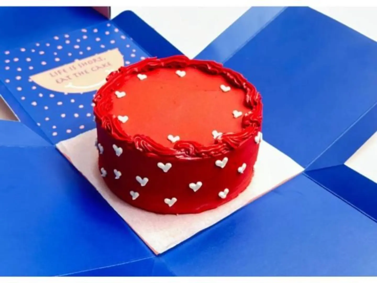 كيك الحب احمر