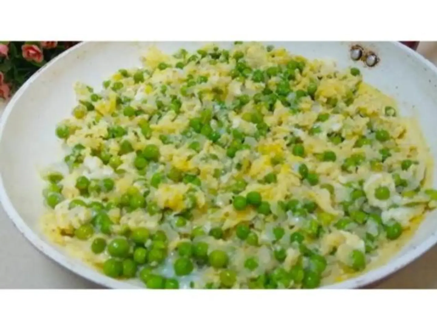 بازلاء بالبيض