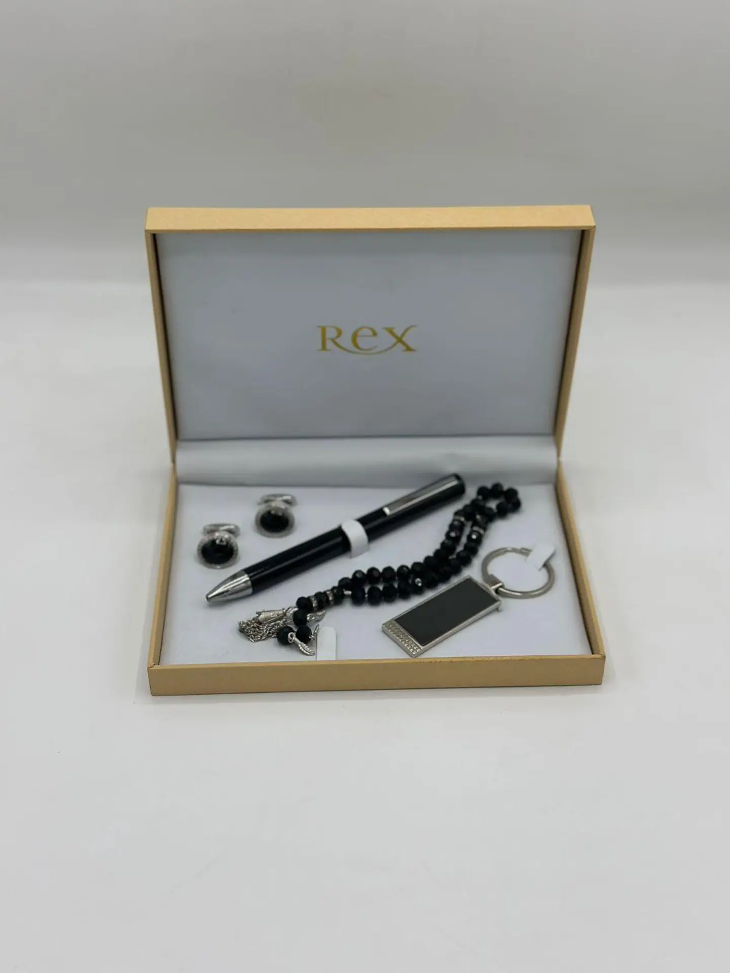 طقم رجالي وسبحة 3