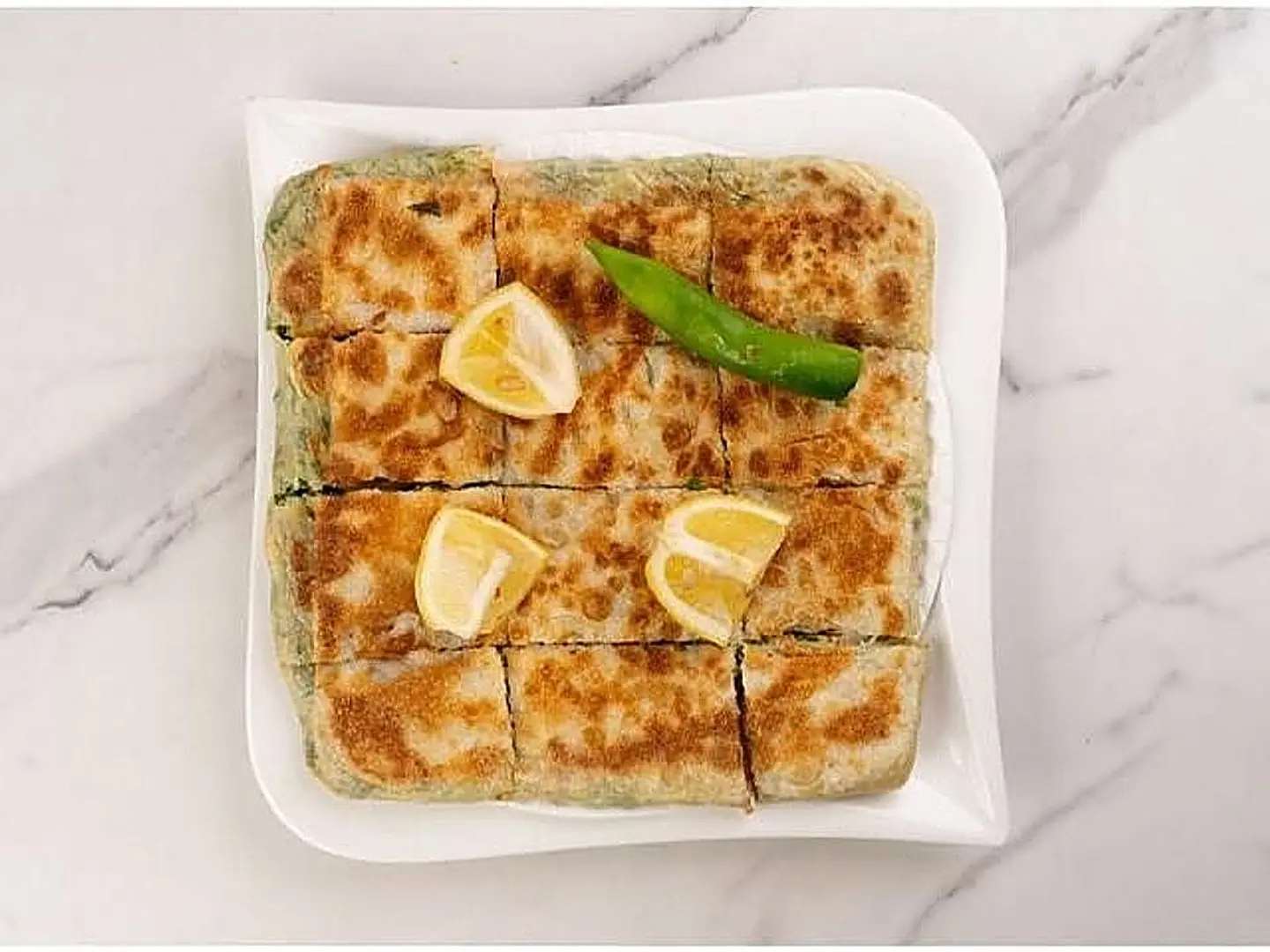 مطبق بالتونة والجبن