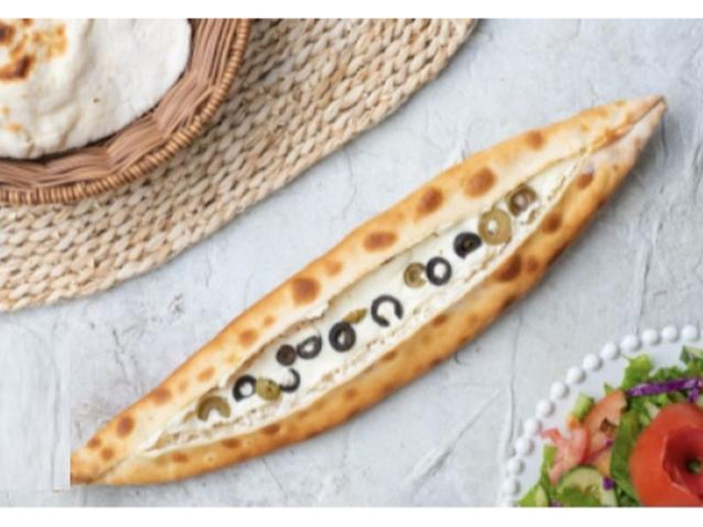 فطيرة لبنة بالزيتون