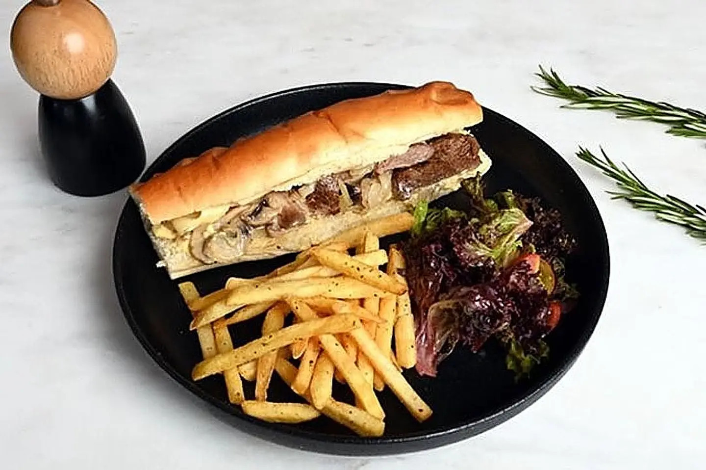 ساندوتش ستيك اللحم