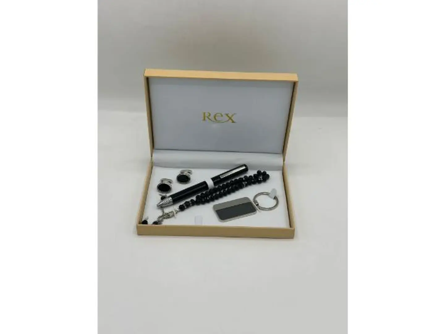 طقم رجالي وسبحة 2