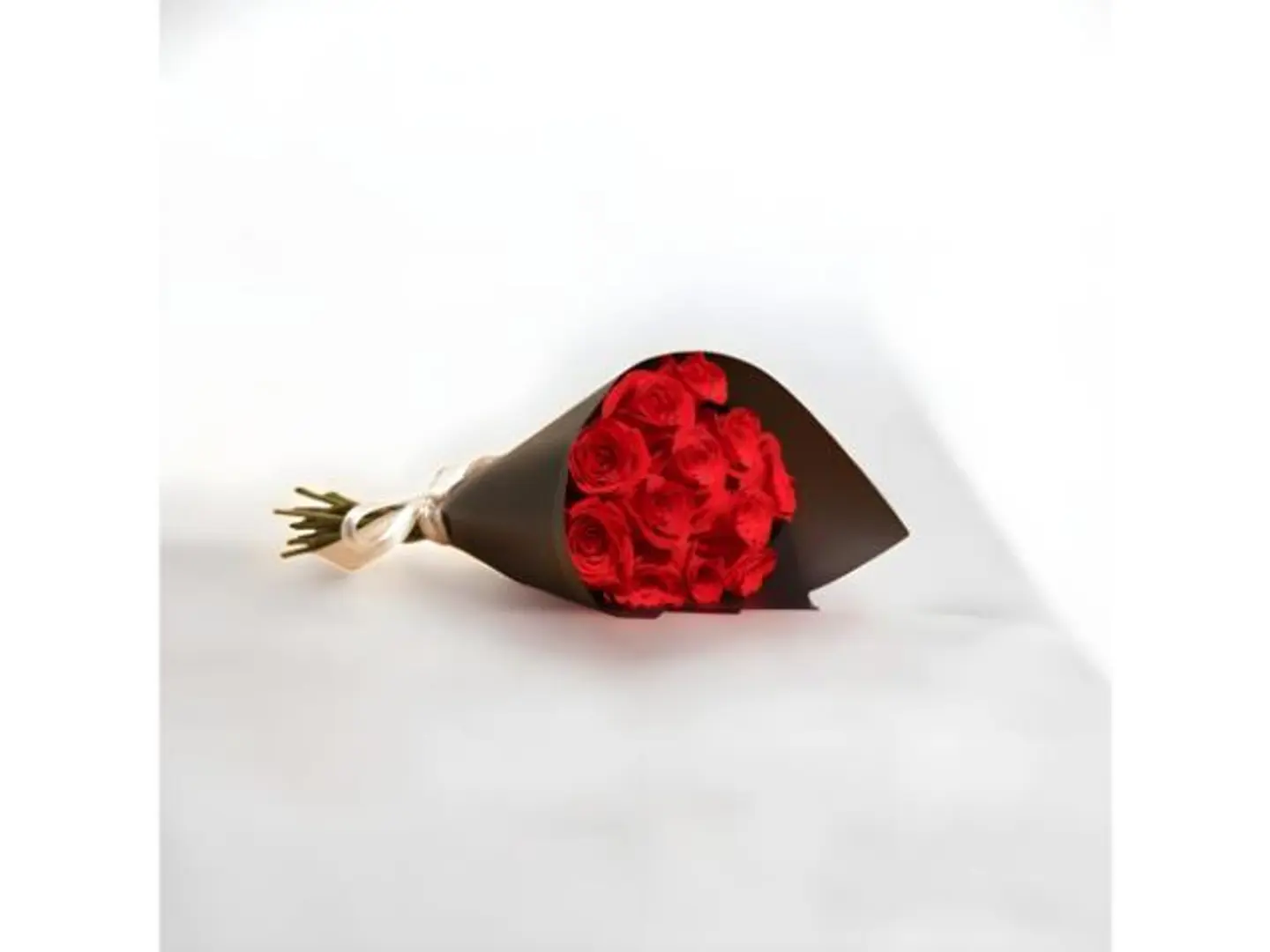 باقة ورد 12 وردة حمراء