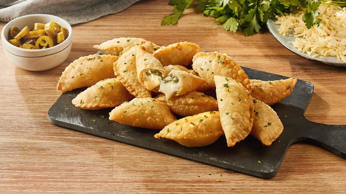 حبة سمبوسة بالجبنة التشيدر