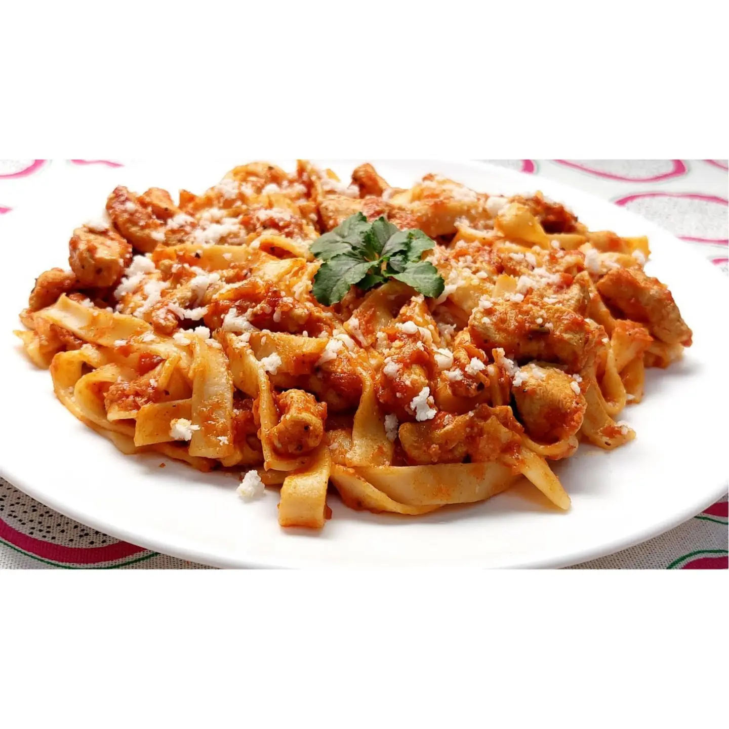 Red Fettuccine Chicken