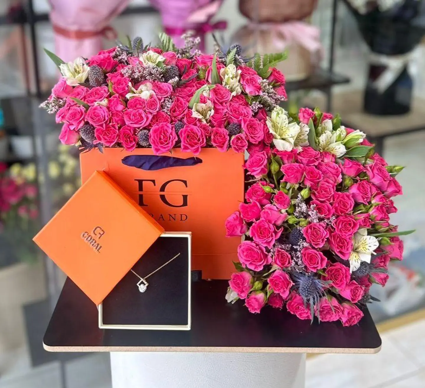 سلسال مع الورد الفاخر