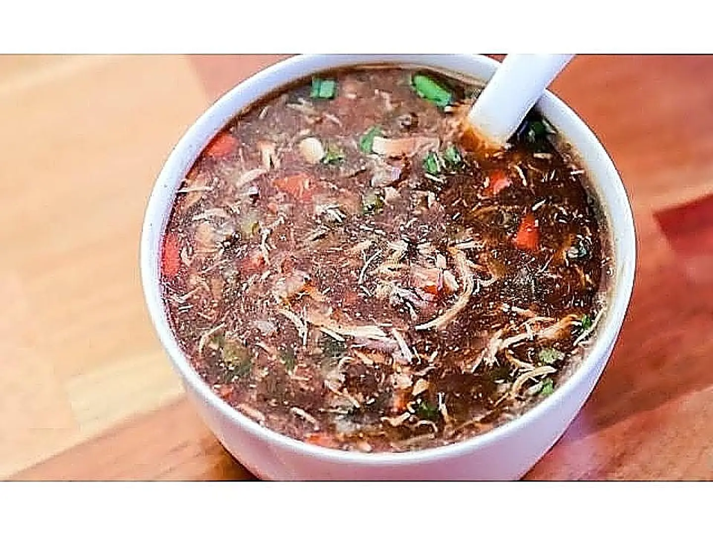 شوربة حارة وحامضة بالدجاج