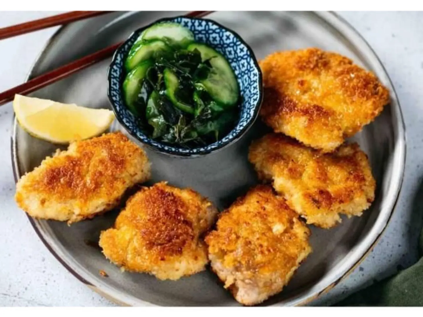 اكامي بايتس