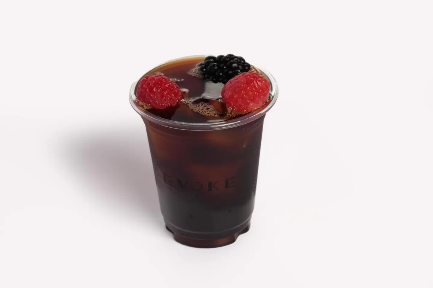 قهوة مقطرة بارد مع حبات التوت - سيدامو قهوة اثيوبية