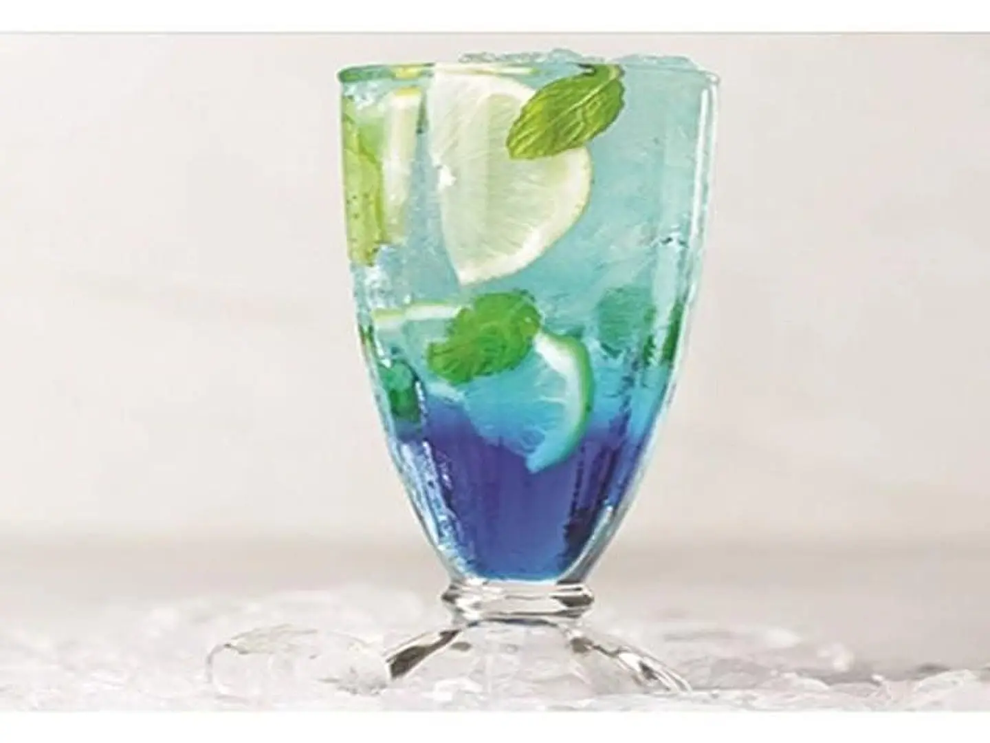 الملاك الازرق