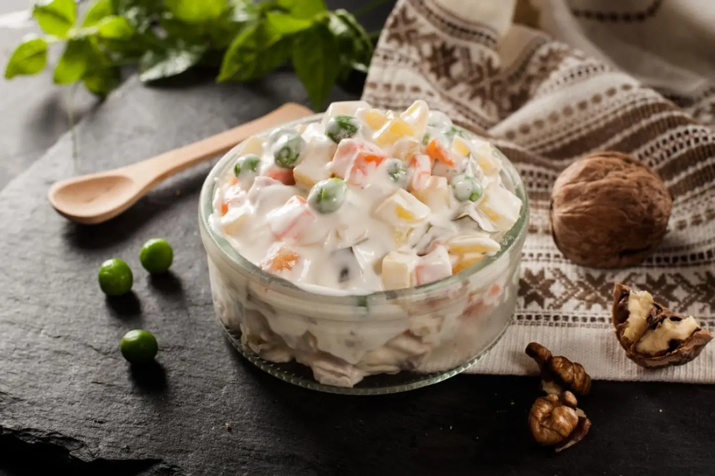 سلطة روسية بالدجاج