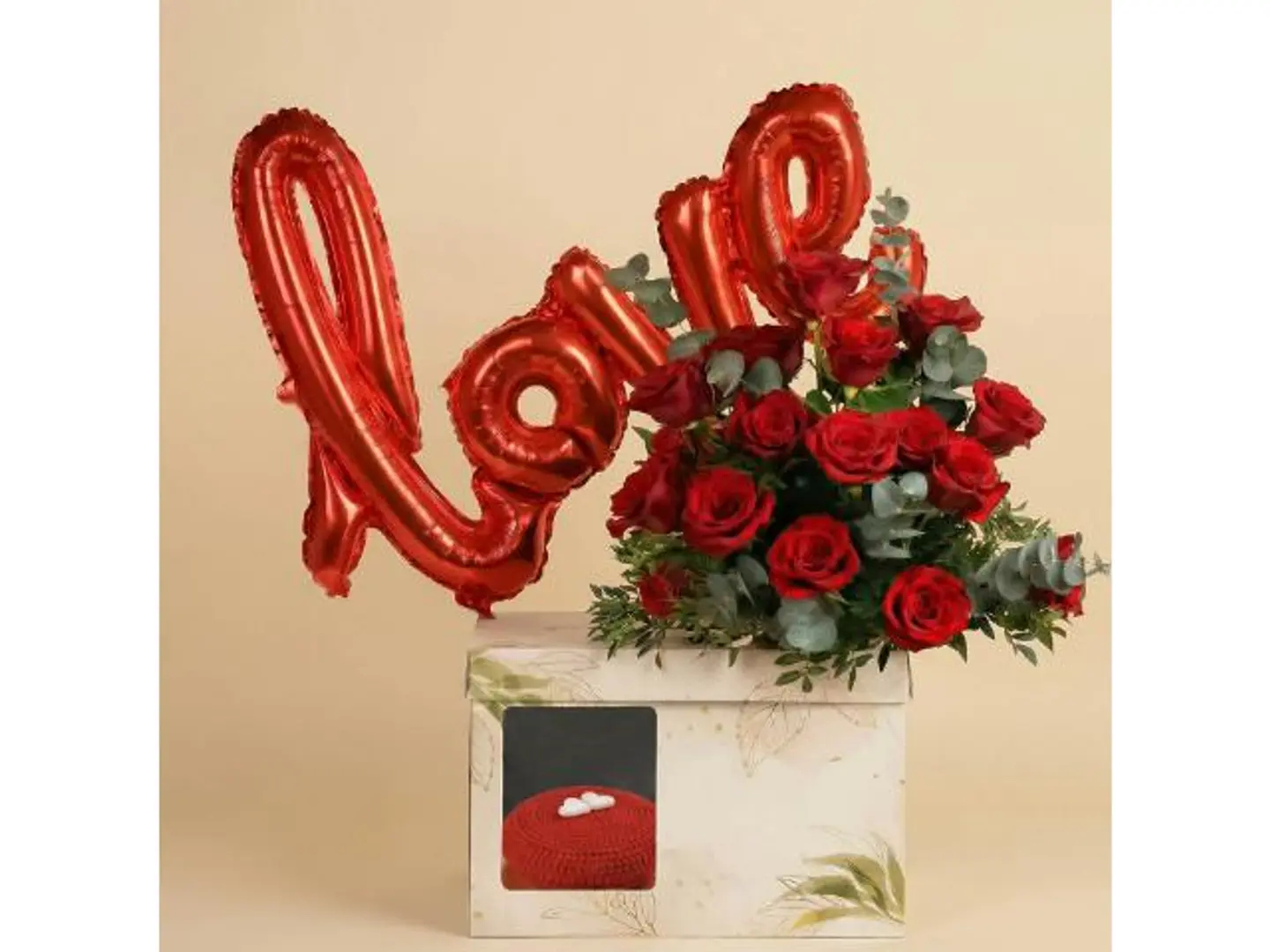 بوكس الحب شوكليت كيك مع ورد الفالنتاين