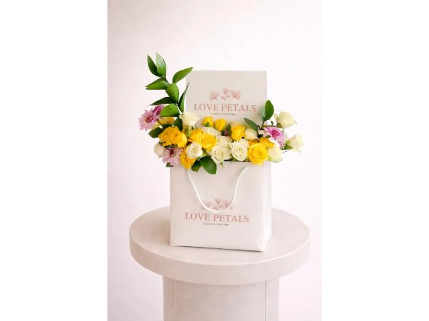 18 Love Touch Bag Arrangement (With Chocolate)