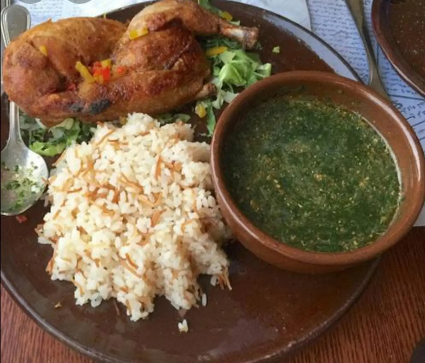 وجبة ملوخية مع الارز المحمر والدجاج (نصف دجاجة)