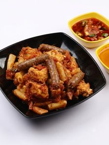 طاجن مكرونة بالسجق