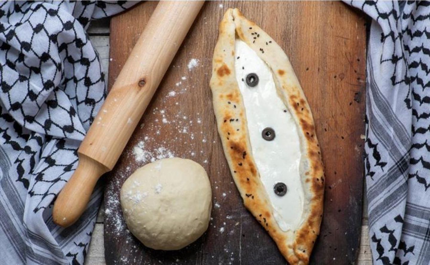 فطيرة لبنة بالزيتون