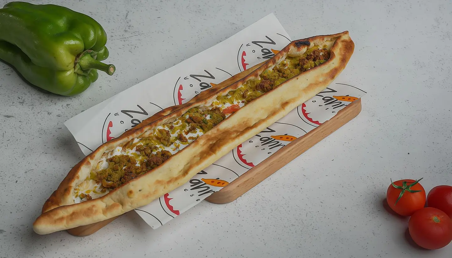 فطيرة لبنة مع فلافل