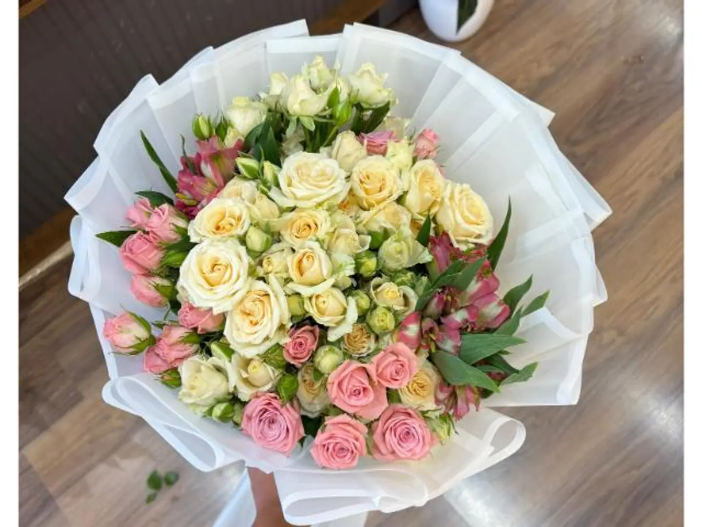 باقات ورد طبيعي تغليف ابيض