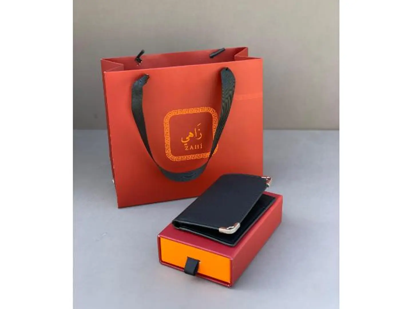محفظه من براند زاهي 2