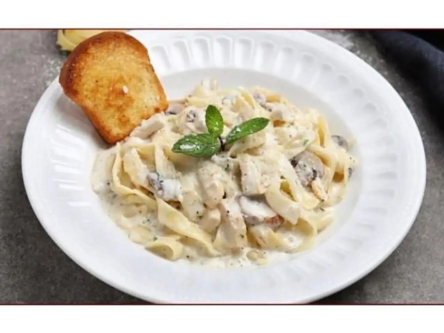 White Chicken Pieces Pasta