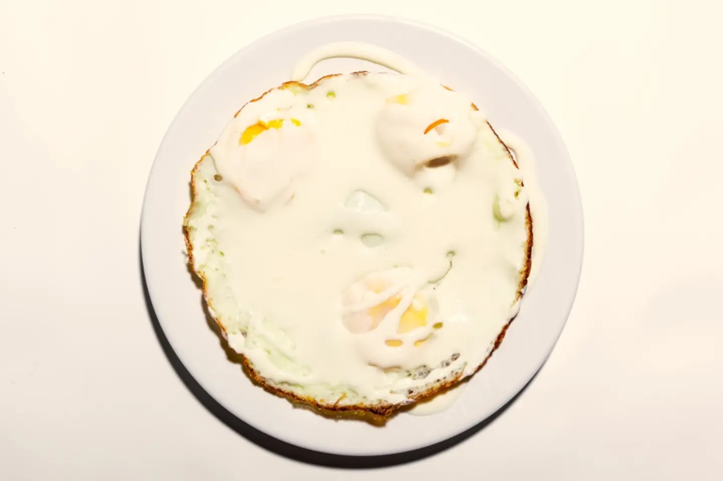 بيض عيون بالجبن