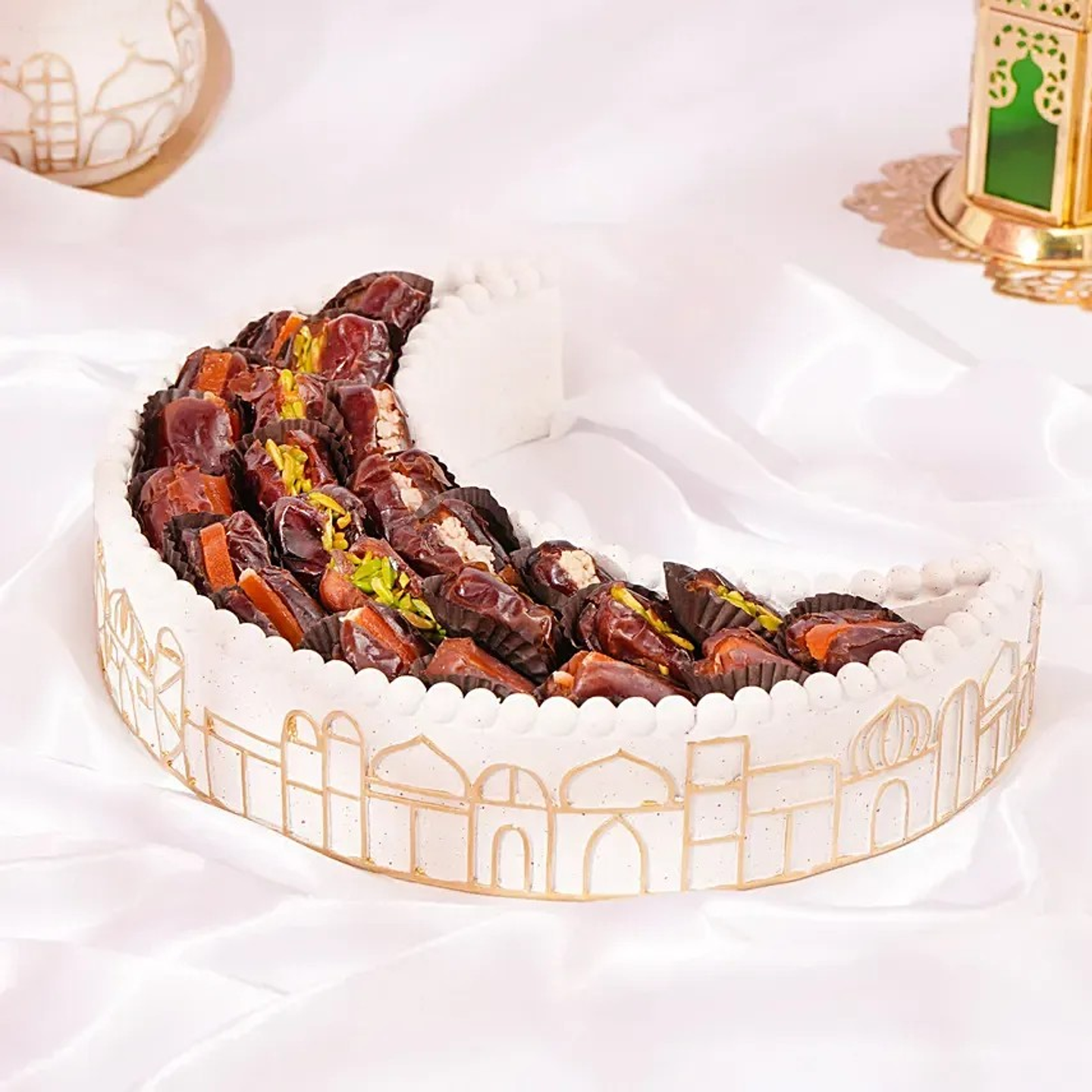 طبق تمر محشي هلال رمضان