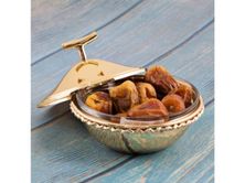 تمر مع الطحينية