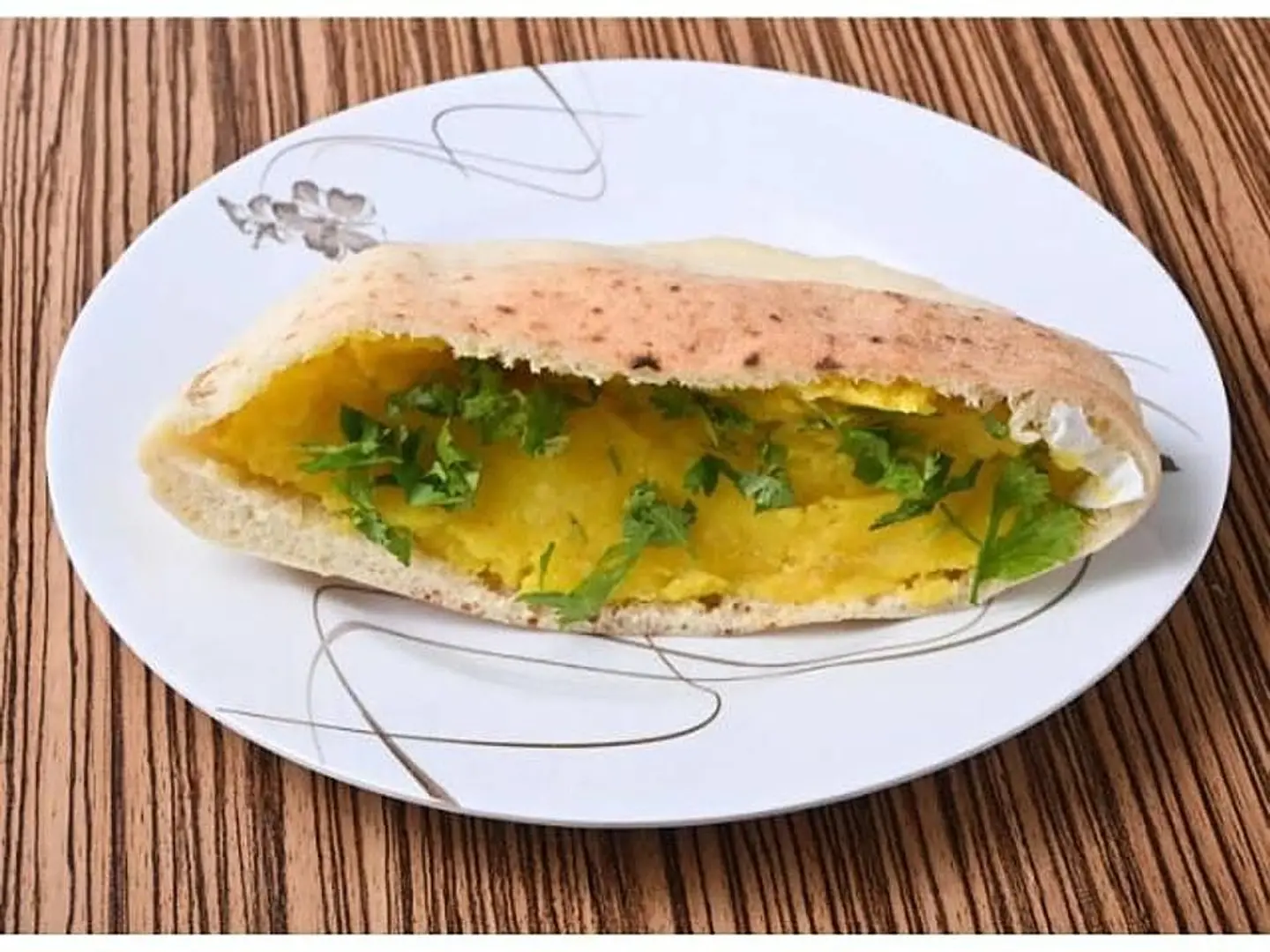 ساندوتش بطاطس مهروسة