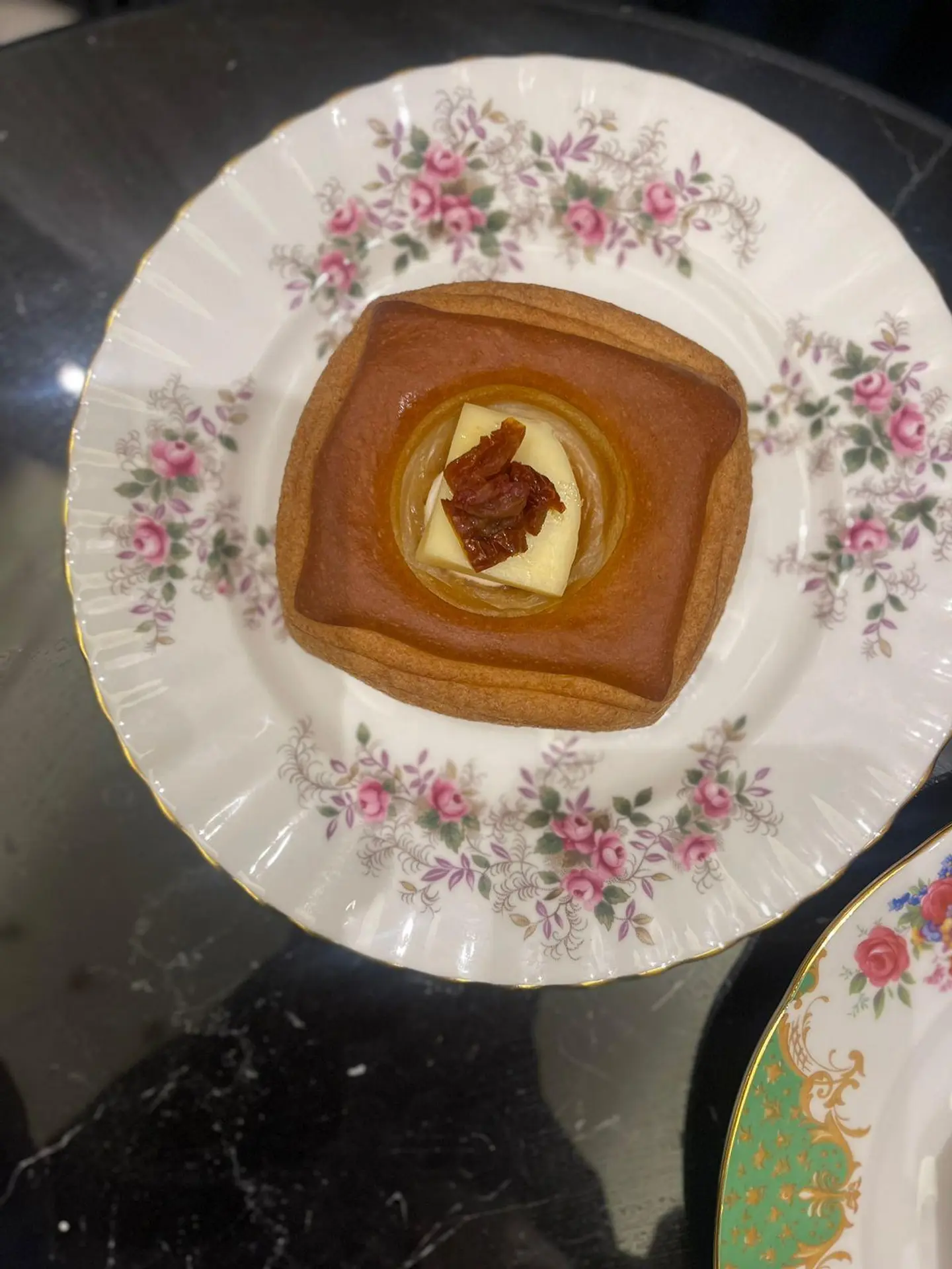 كرواسون الموزاريلا مع الطماطم المجفف