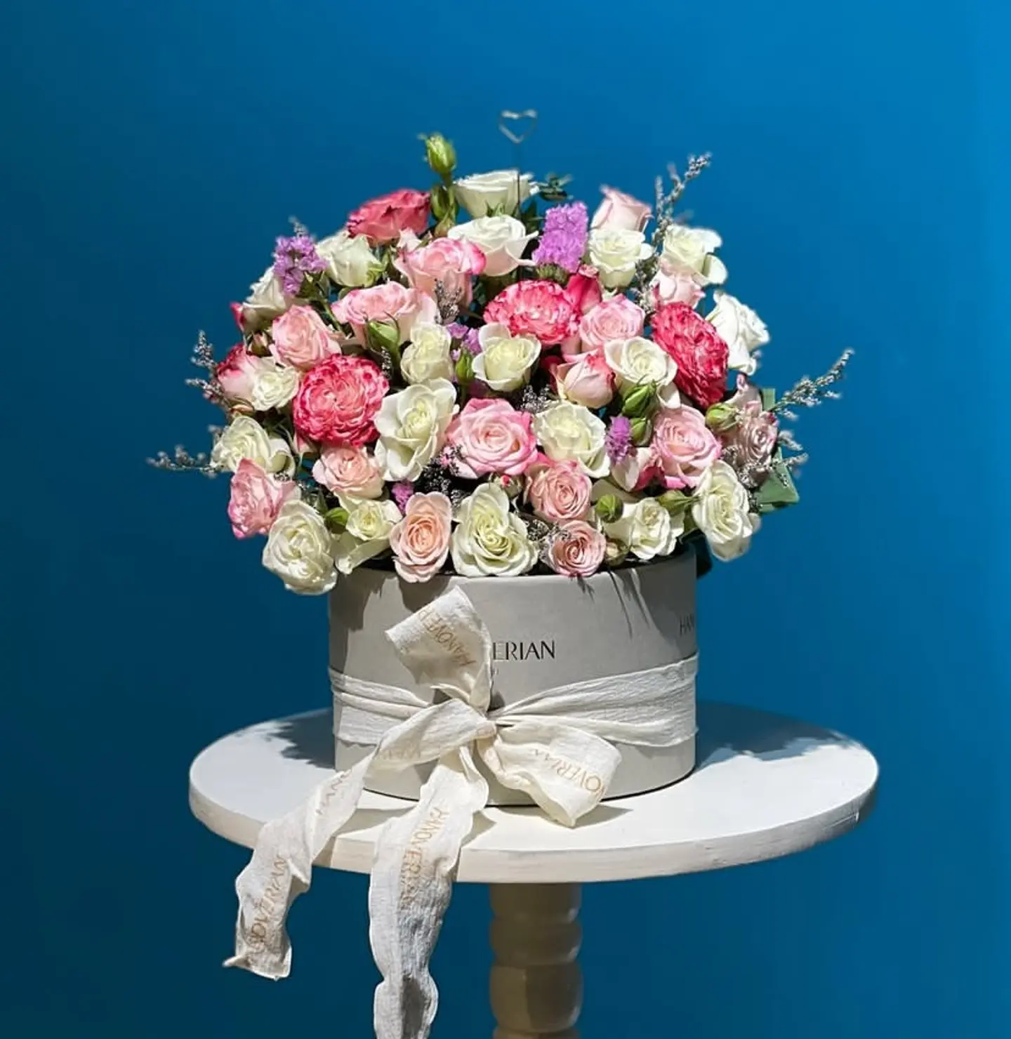 شوكلت هانوفريان مع الورد