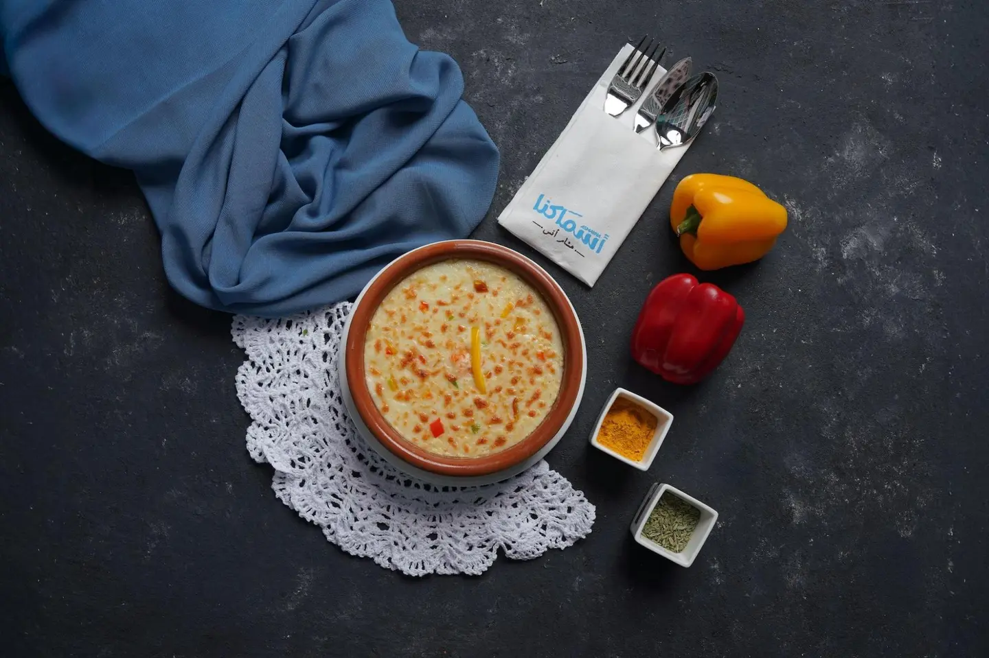 طاجين المأكولات البحرية الأبيض