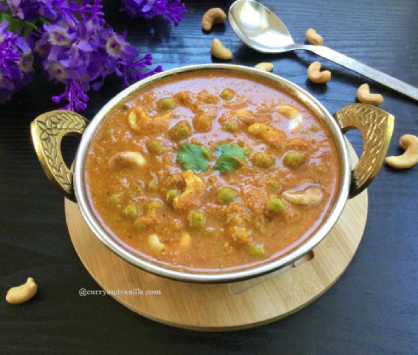 Kaju Mutter Masala