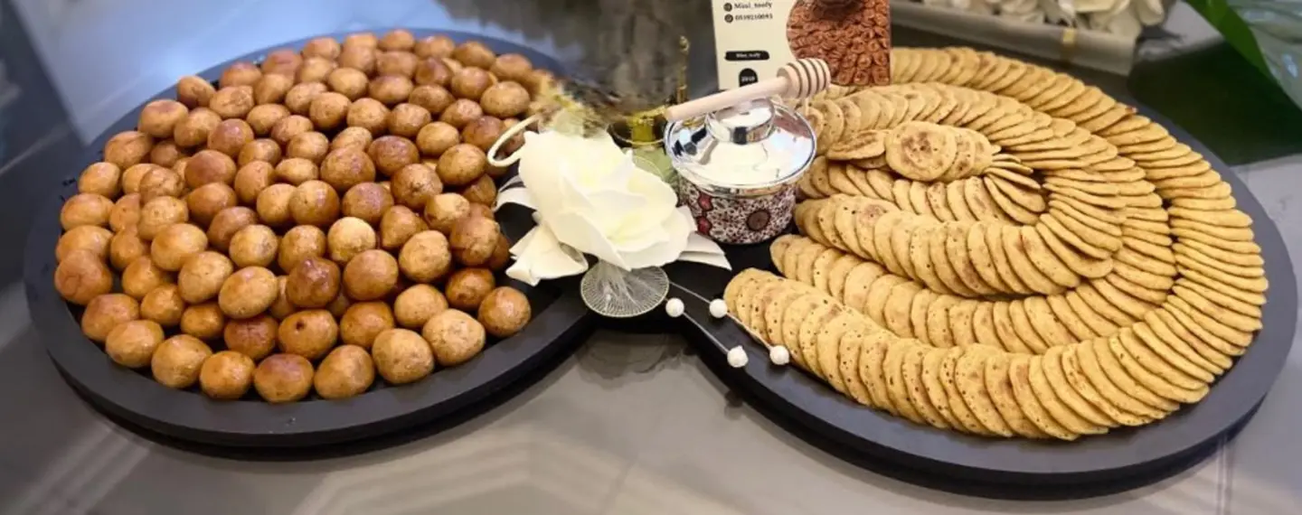 Mini Masabeeb With Honey & Mini Kleija With Date Molasses