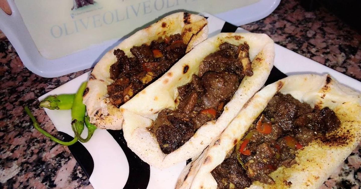 كبدة طازجة على الصاج بالخبز